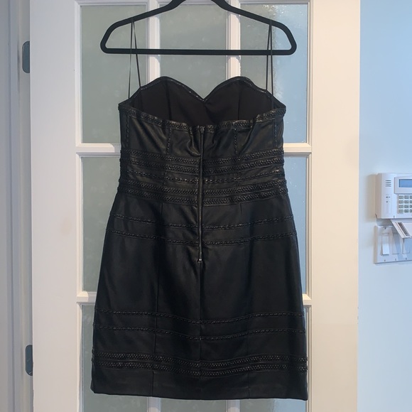 GUESS POS ANGELES BALCK FAUX LEATHER STRAPLESS DRESS - Picture 2 of 3